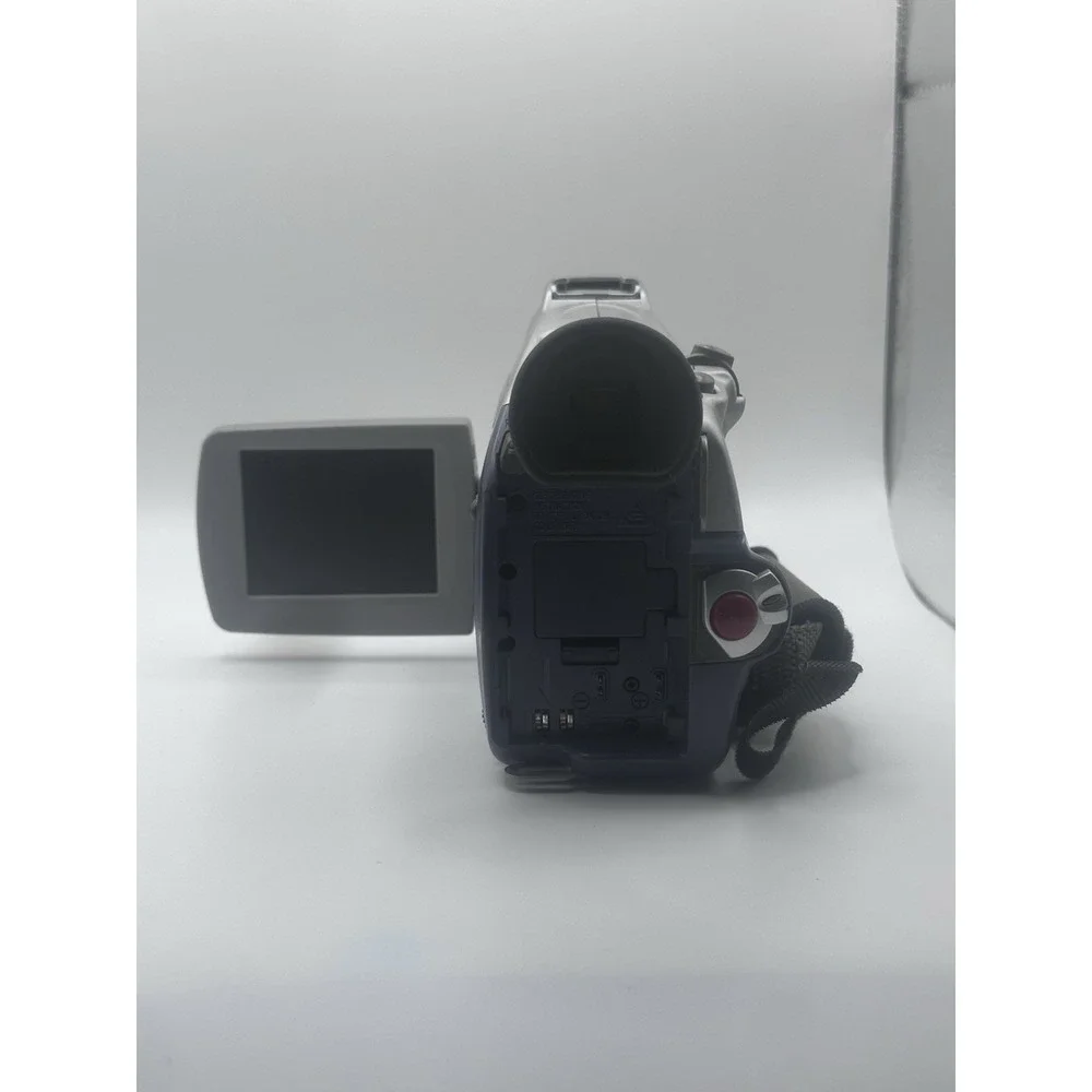 Canon ZR40 MiniDV Digital Video Camcorder 18x  Zoom Untested For Parts /Repair